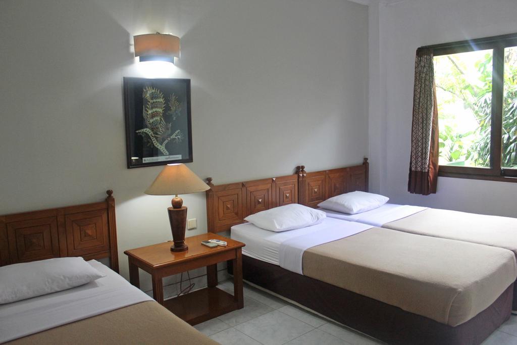 Hotel Winotosastro Garden Yogyakarta Zimmer foto