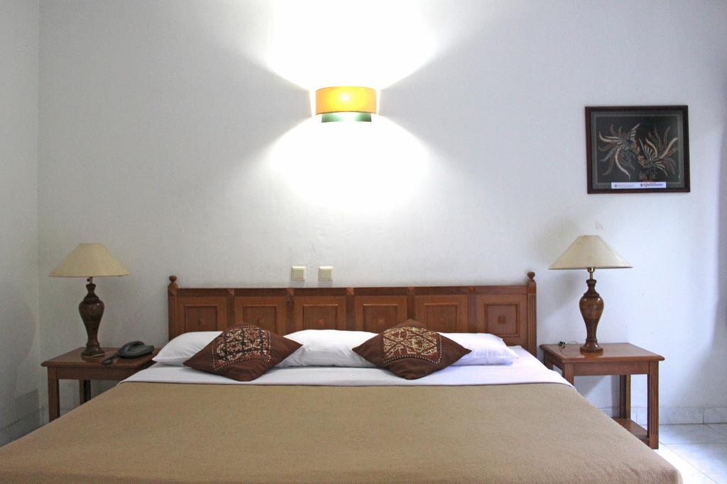 Hotel Winotosastro Garden Yogyakarta Zimmer foto